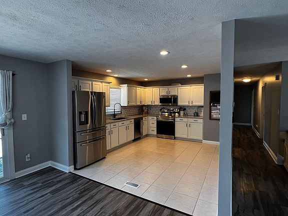 4th image of 4411 Pine Dr