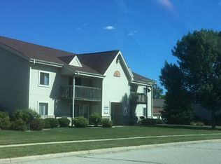1222 Bear Pass APT 4, Mukwonago, WI 53149