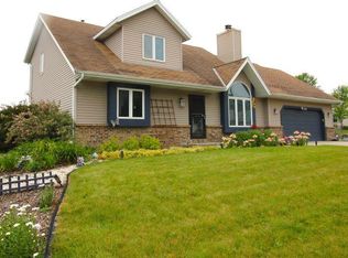 W208N16505 Glen Hill Dr, Jackson, WI 53037