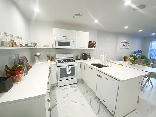 Rented by Massada Home Sales Inc | media 16