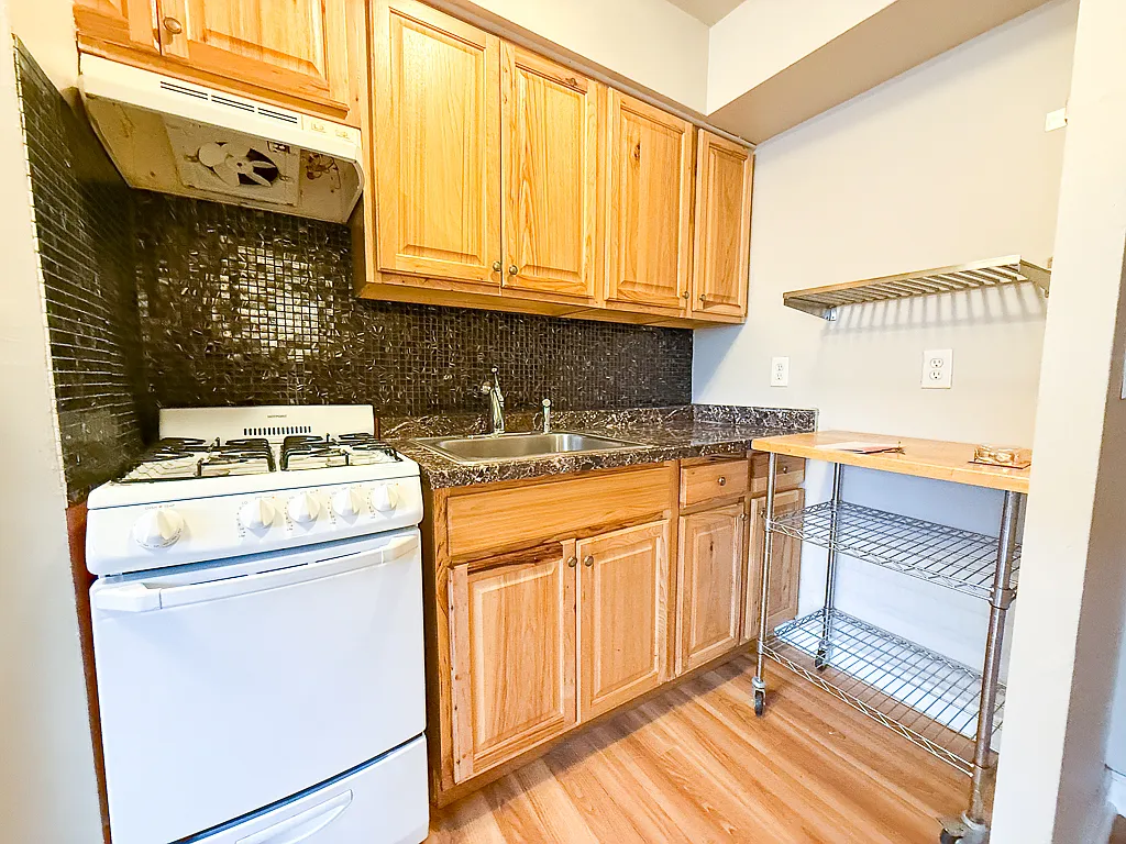 Studio, 450 sqft, $995 — Photo 4