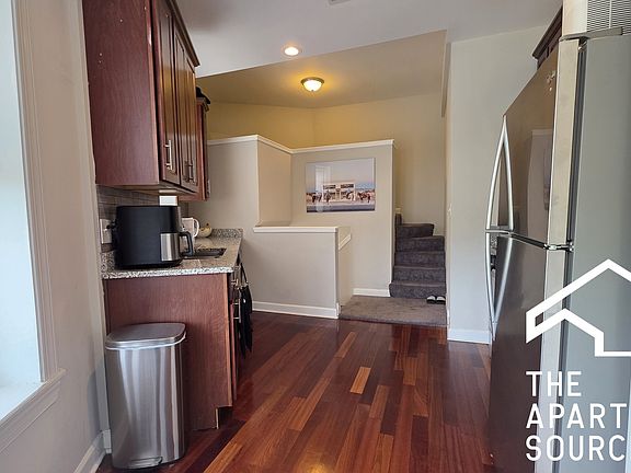 5th image of 2048 W Touhy Ave APT 3