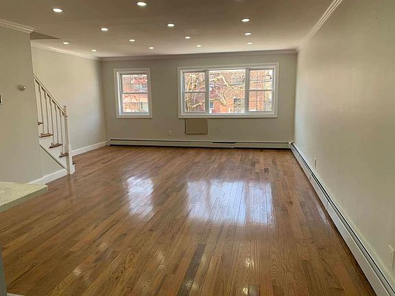 3rd image of 3954 De Reimer Ave