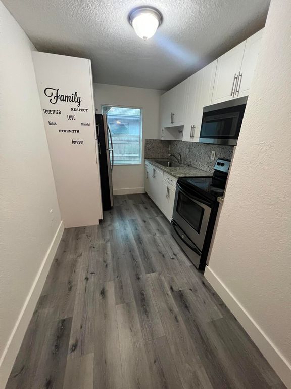 242 NW 14th St #2, photo 5