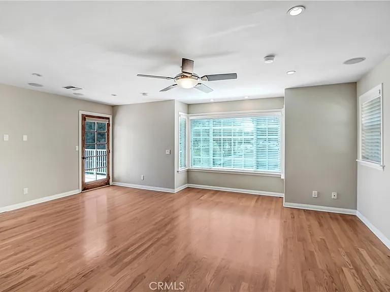 165 S Roosevelt Ave — Photo 16