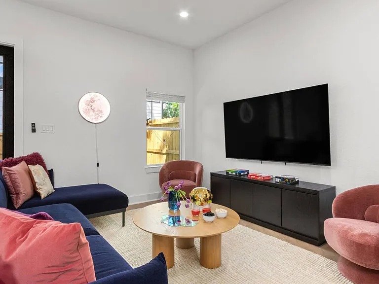 Shelby Cir — Photo 12