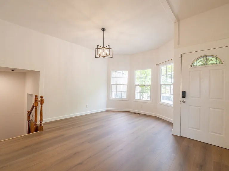 1481 Pomona Ave — Photo 3