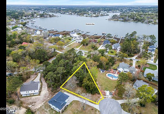 3rd image of 115 Bay Court