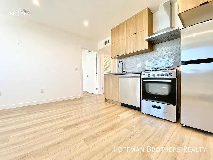 233 Rosemont Ave #8