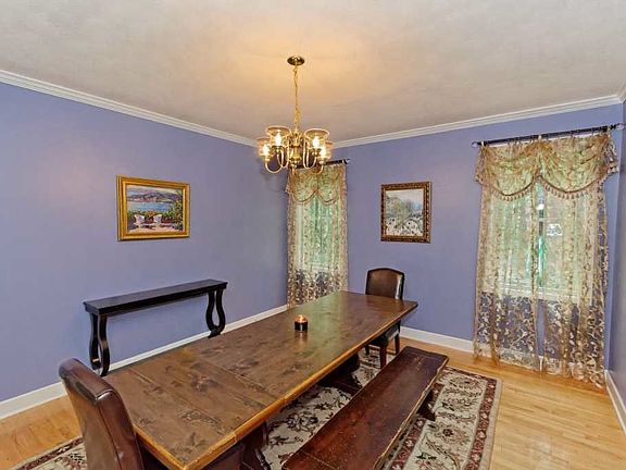 3rd image of 7 Dawson Ln