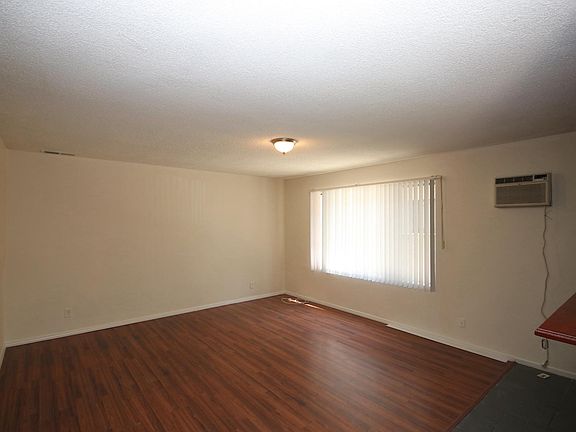 4th image of 132 N Allen Ave APT 1