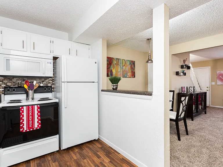 Four Winds Apartments — Photo 6