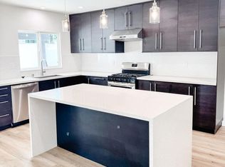 Pool and high ceilings, fully refurbished., Granada Hills, CA 91344