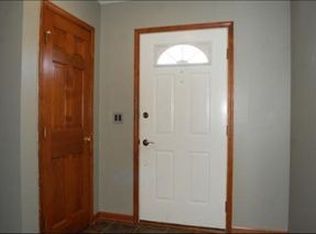 1073 Geneva Dr, Geneva, IL 60134