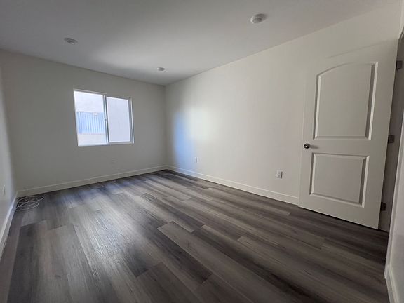 3rd image of 4020 Stevely Ave #1