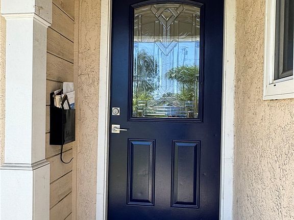 3rd image of 1041 W Acacia Ave