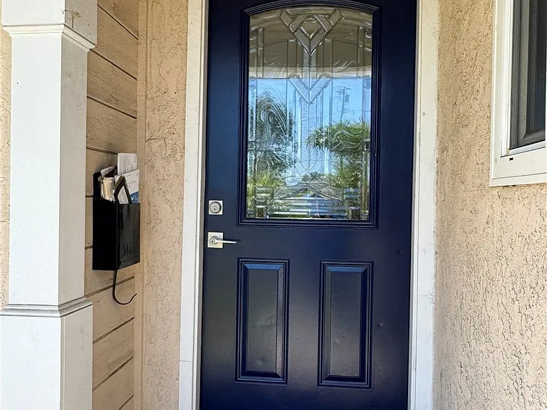 1041 W Acacia Ave — Photo 3