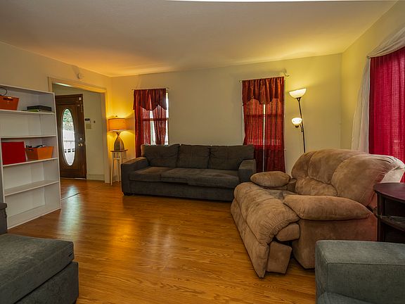 3rd image of 7733 Hoff Ln