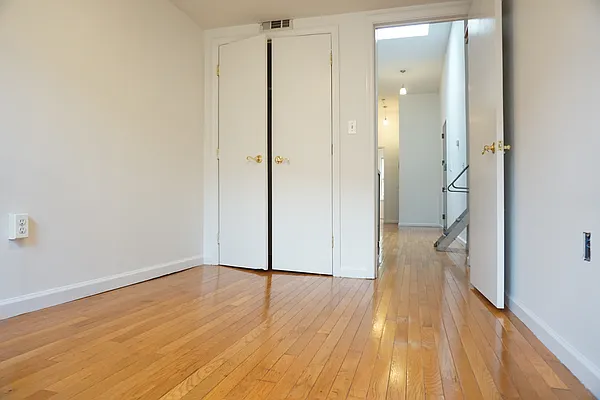 Rented by Rennit Inc. | media 21