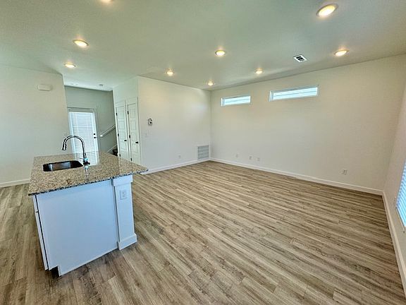 3rd image of 661 Saint Charles Pl