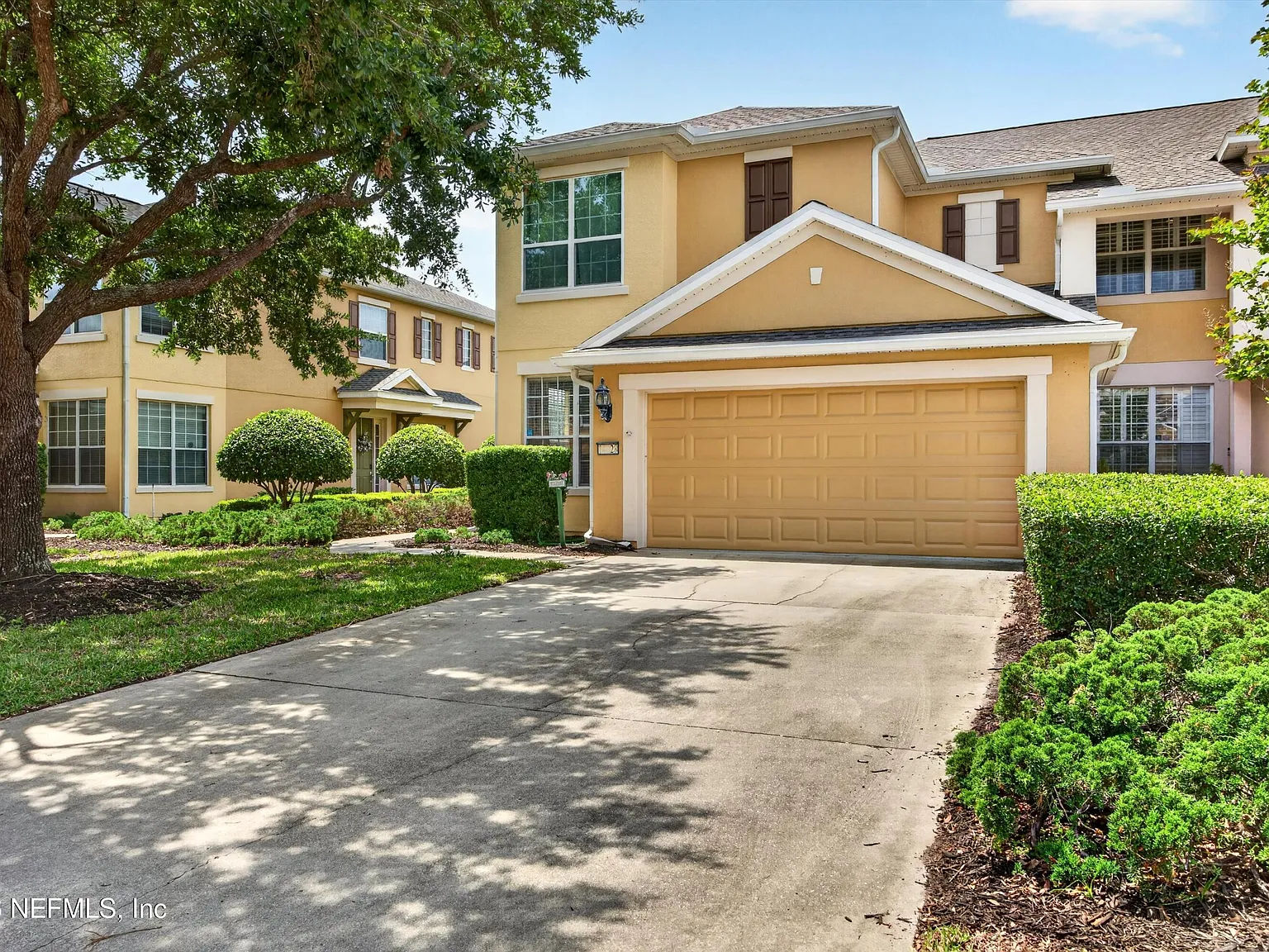 3 bed, 2.5 bath, 2341 sqft, $2,600 — Photo 3