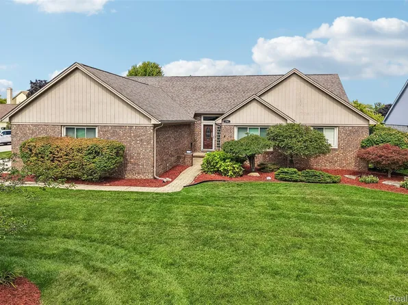 1781 S Shore Dr, Rochester Hills, MI 48307