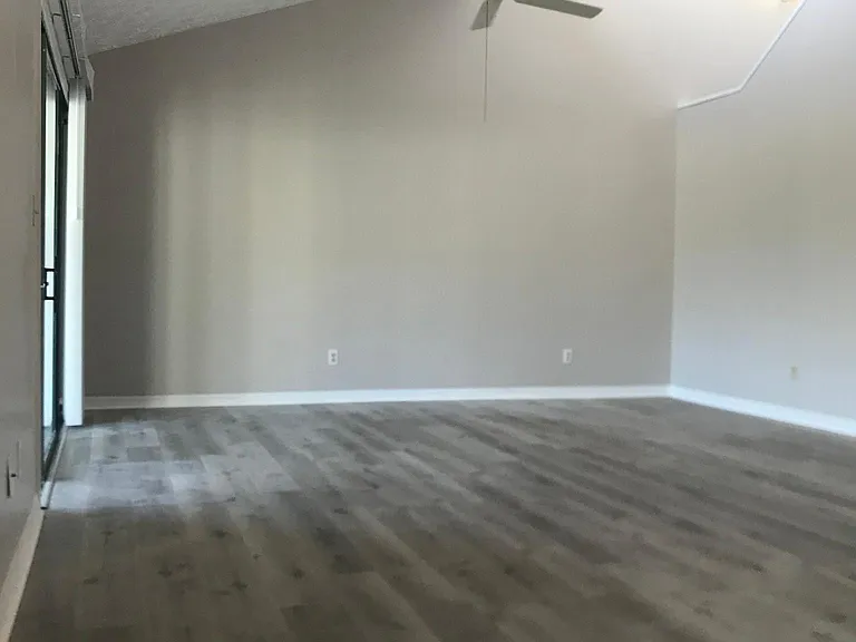 1580 SW Crossing Cir — Photo 3