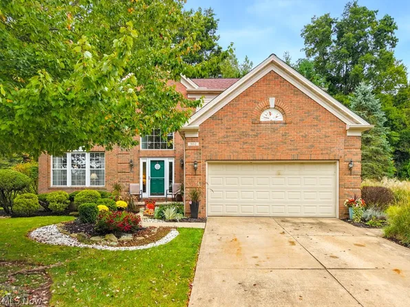 302 Halifax Ct, Northfield, OH 44067