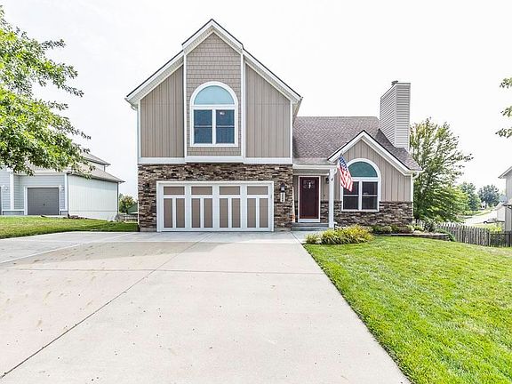 2nd image of 1009 Hawthorne Dr