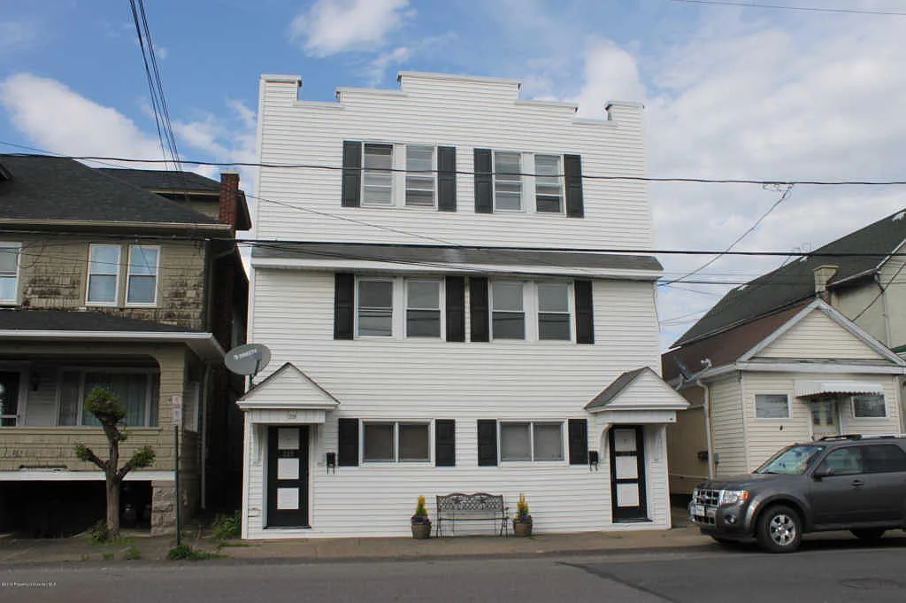 229 Oak St photo 1
