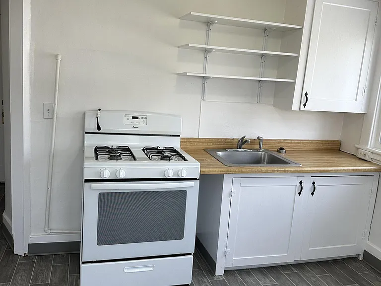 521 Adams St #5 — Photo 5