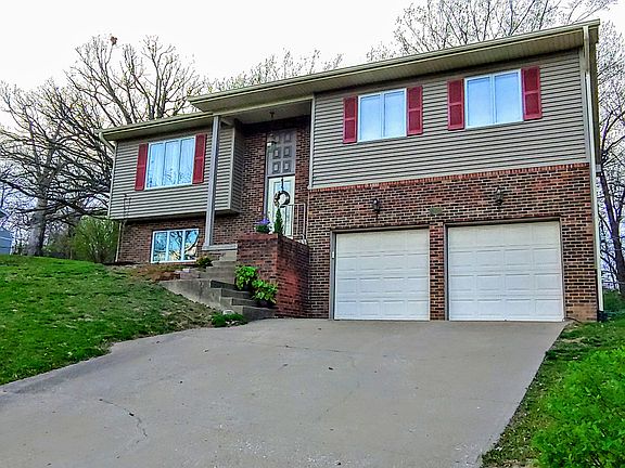 3rd image of 412 Holiday Dr