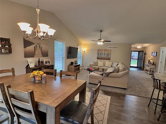 4th image of 211 Welsford Ct