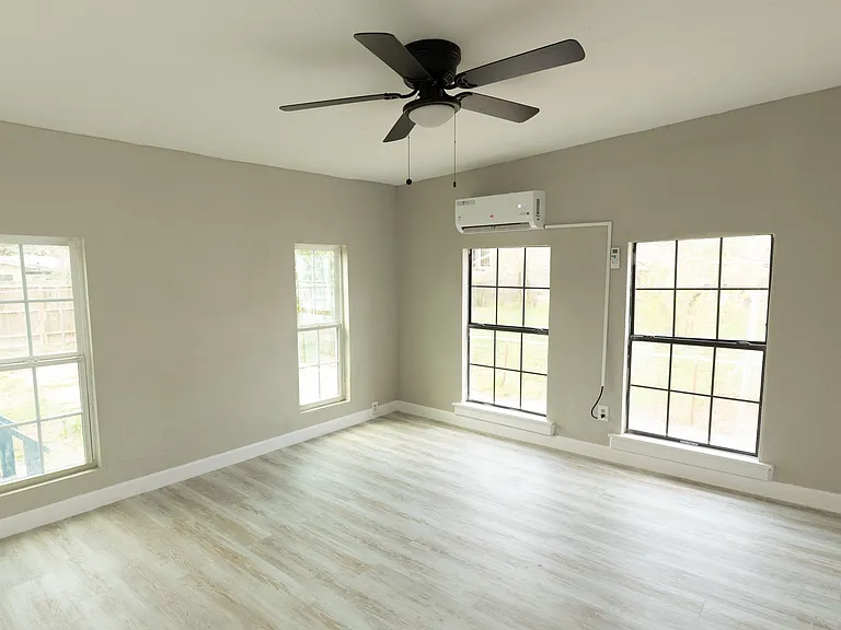 754 Collingswood Dr — Photo 10