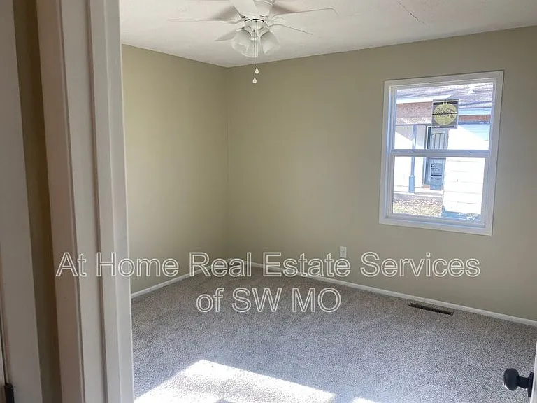 2428 W Phelps St — Photo 10