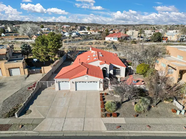 6137 Thunderbird Cir NW, Albuquerque, NM 87120
