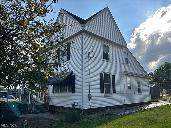 3rd image of 105 Main St N