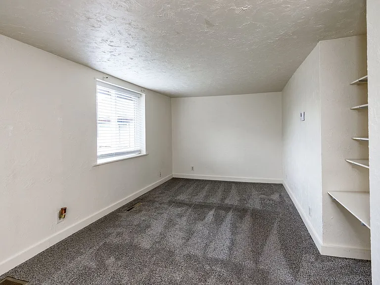 37 Delaware Rd — Photo 11