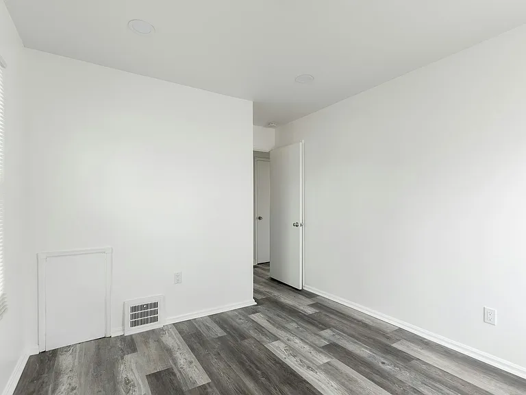 513 Henry St — Photo 6
