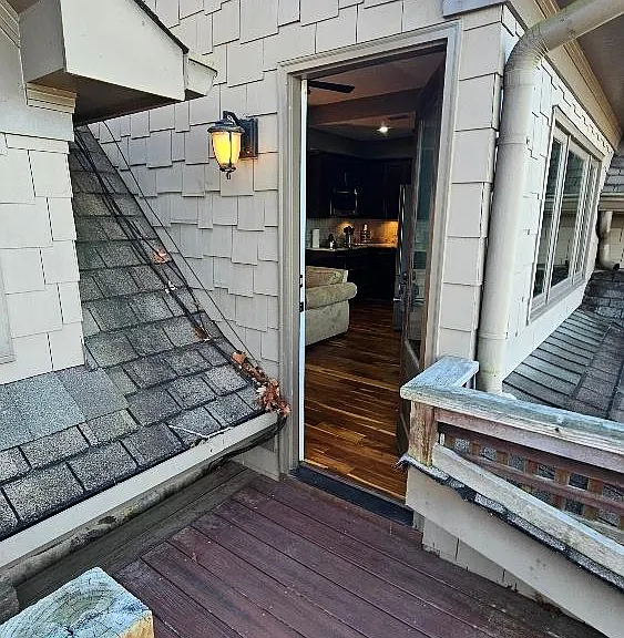 Private Entrance