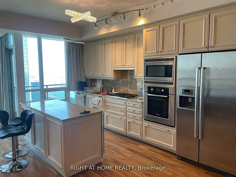 16 Harbour St #4904 — Photo 2