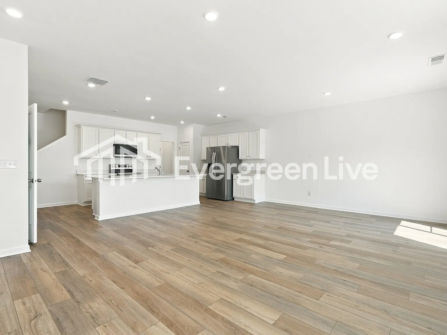 3 bed, 2.5 bath, 1831 sqft, $2,135 — Photo 4