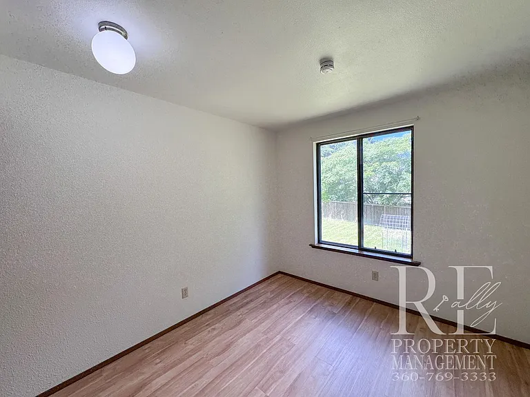 2228 NE Ridgewood Dr — Photo 19