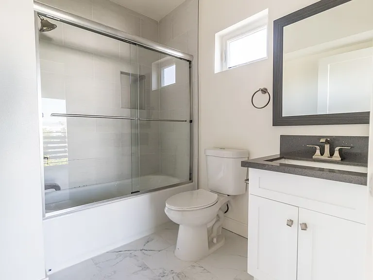 5132 Riverton Ave — Photo 22