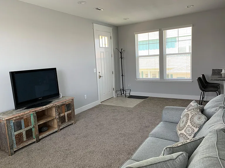 Sundew Ave — Photo 3