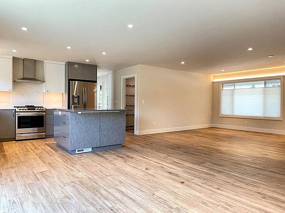 4th image of 814 Selkirk Pl