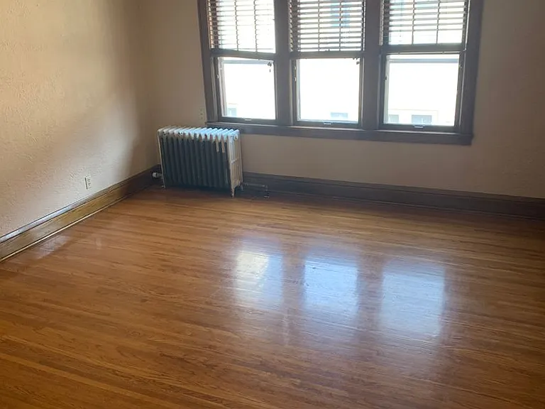 812 Broadway N — Photo 5