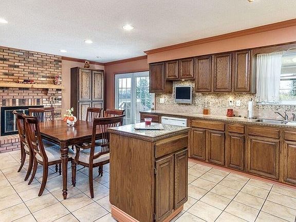 3rd image of 3193 Triplecrown Dr