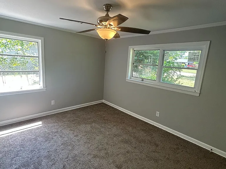 2633 Ashlawn Dr — Photo 4