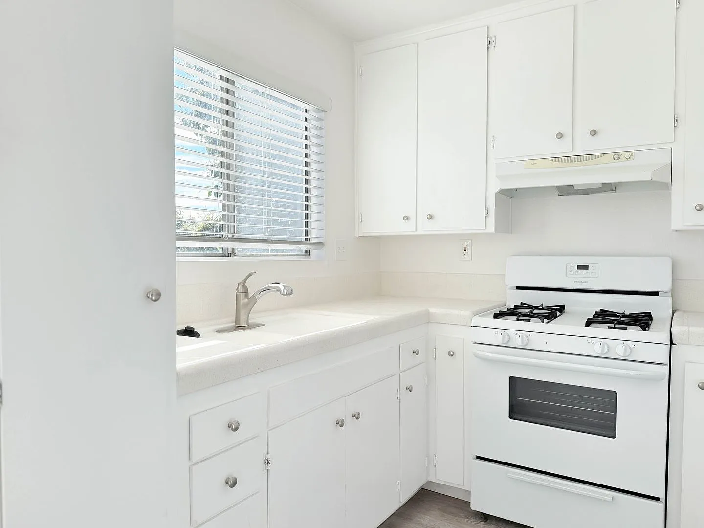 Iowa St. Apartments — Photo 3